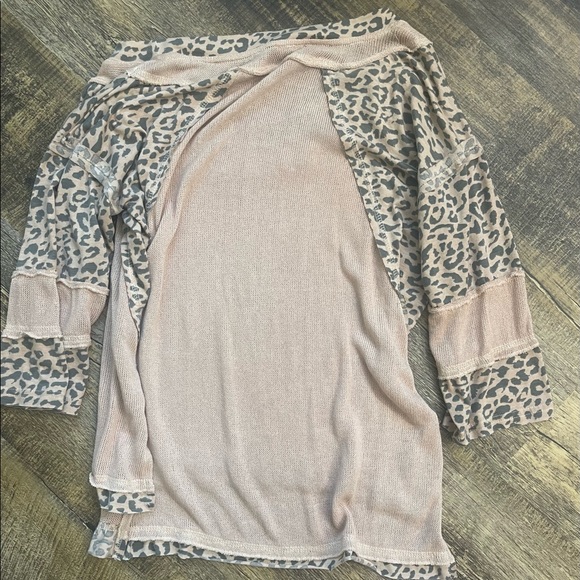 Cheetah print sweater. - Picture 4 of 4